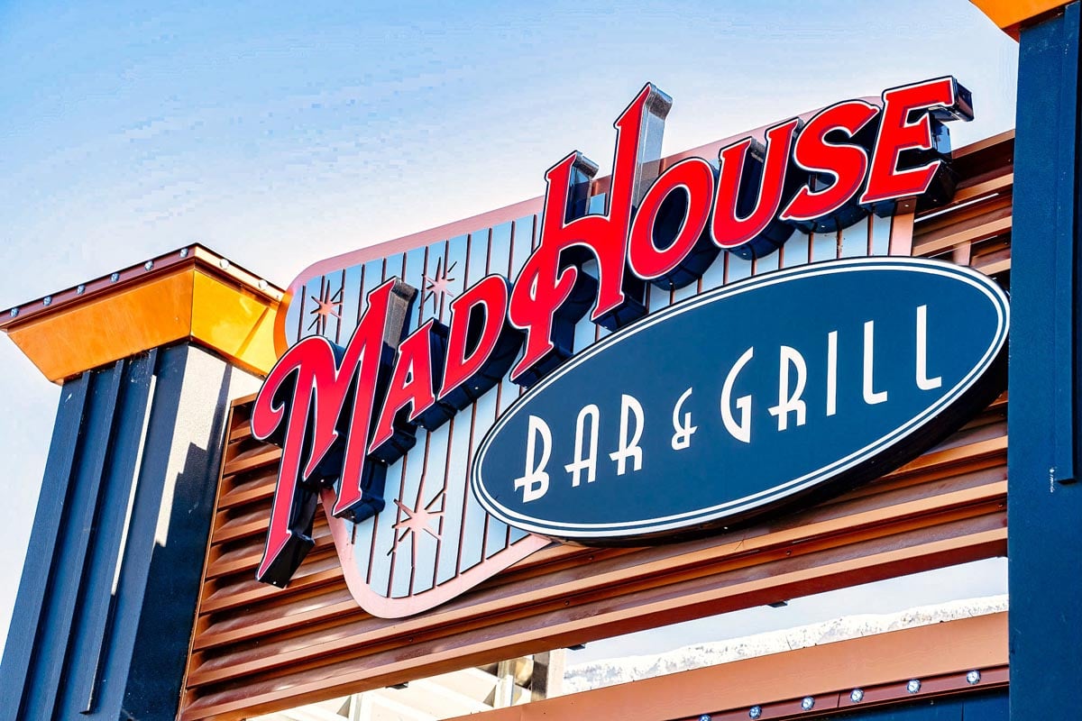 mad-house-grill-1-custom-dimensional-sign-billings-montana-sign-pro